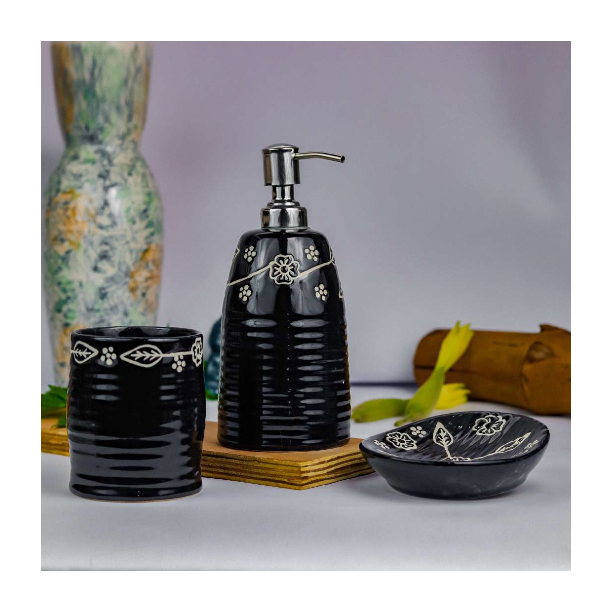 Monochrome Bloom Bath Accessory Set - Image 3