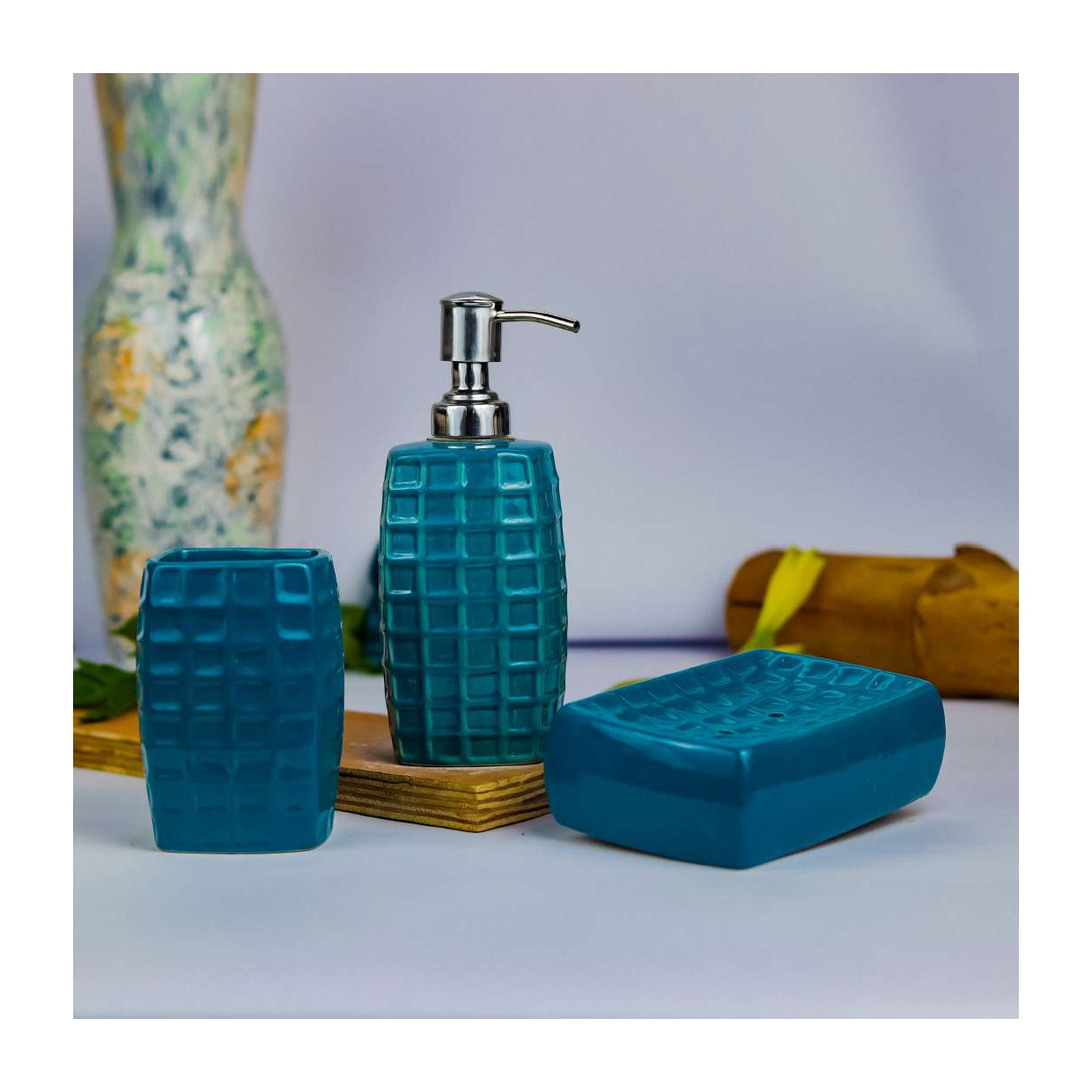 Abstract Bath Accessories Set of 3 - Image 7