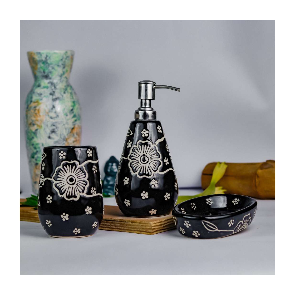 Monochrome Bloom Bath Accessory Set - Image 4