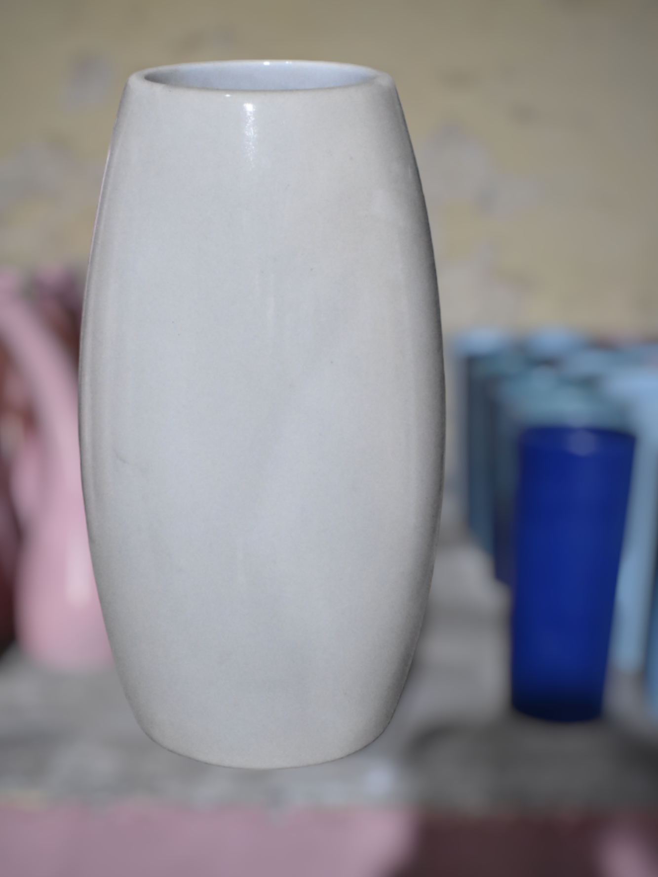 Curvy Shaped Flower Vase - Image 2