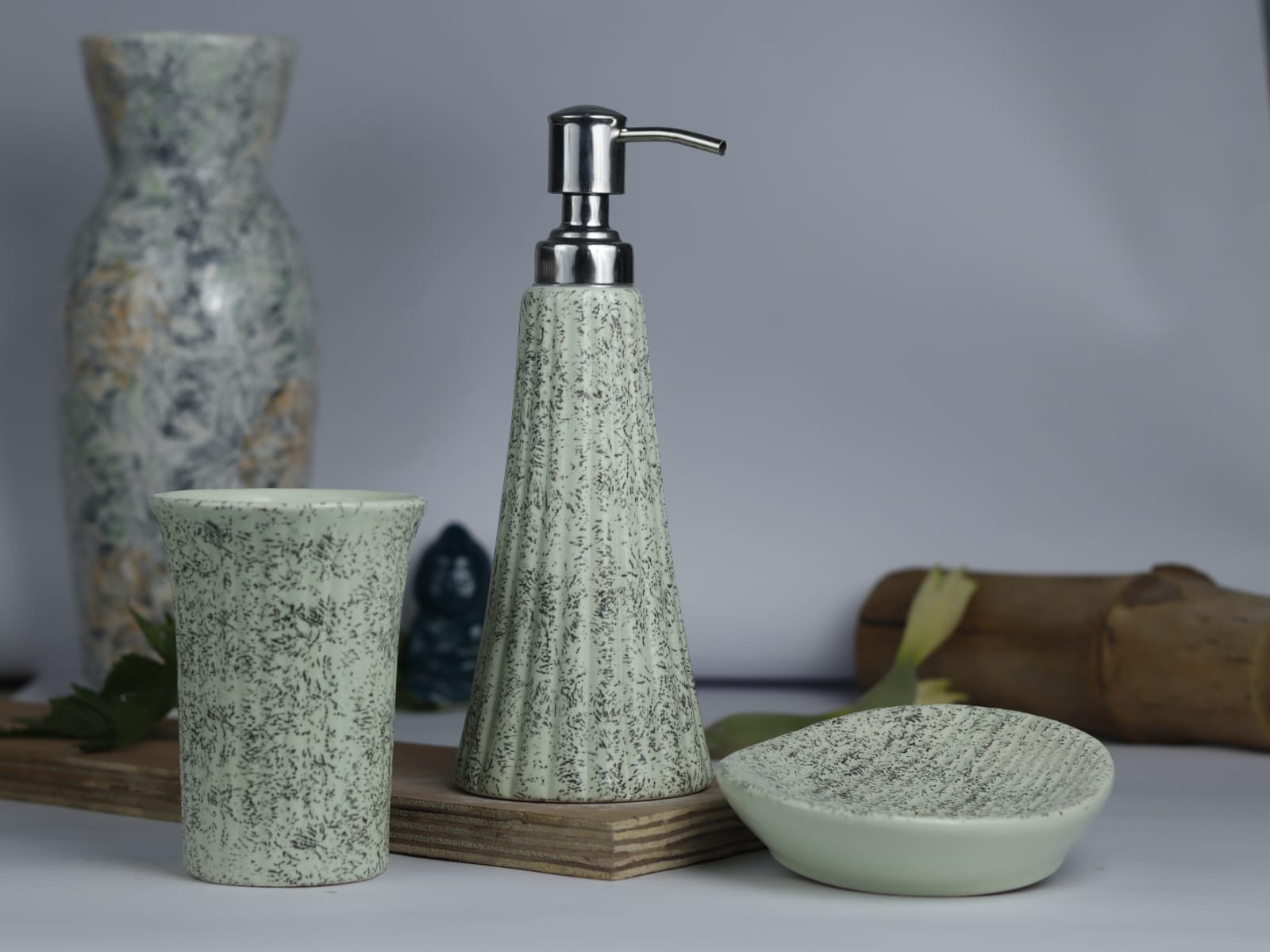 Elegant Look Bathroom Set of 3 - Image 6