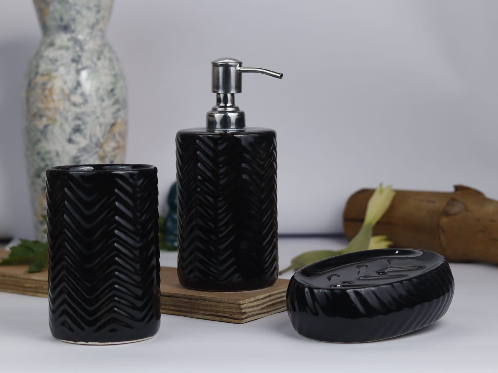 Abstract Bath Accessories Set of 3 - Image 8