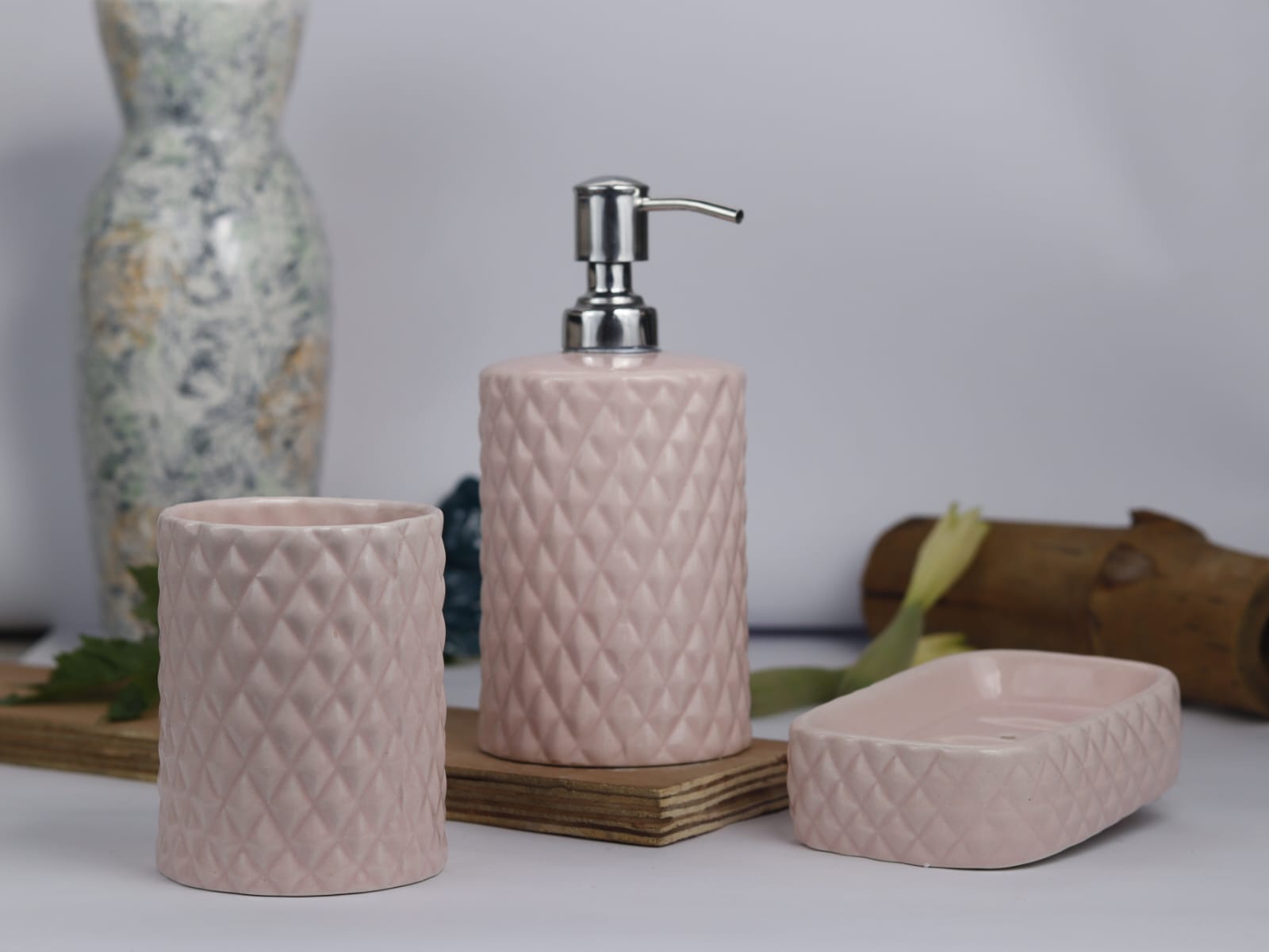 Abstract Bath Accessories Set of 3 - Image 9