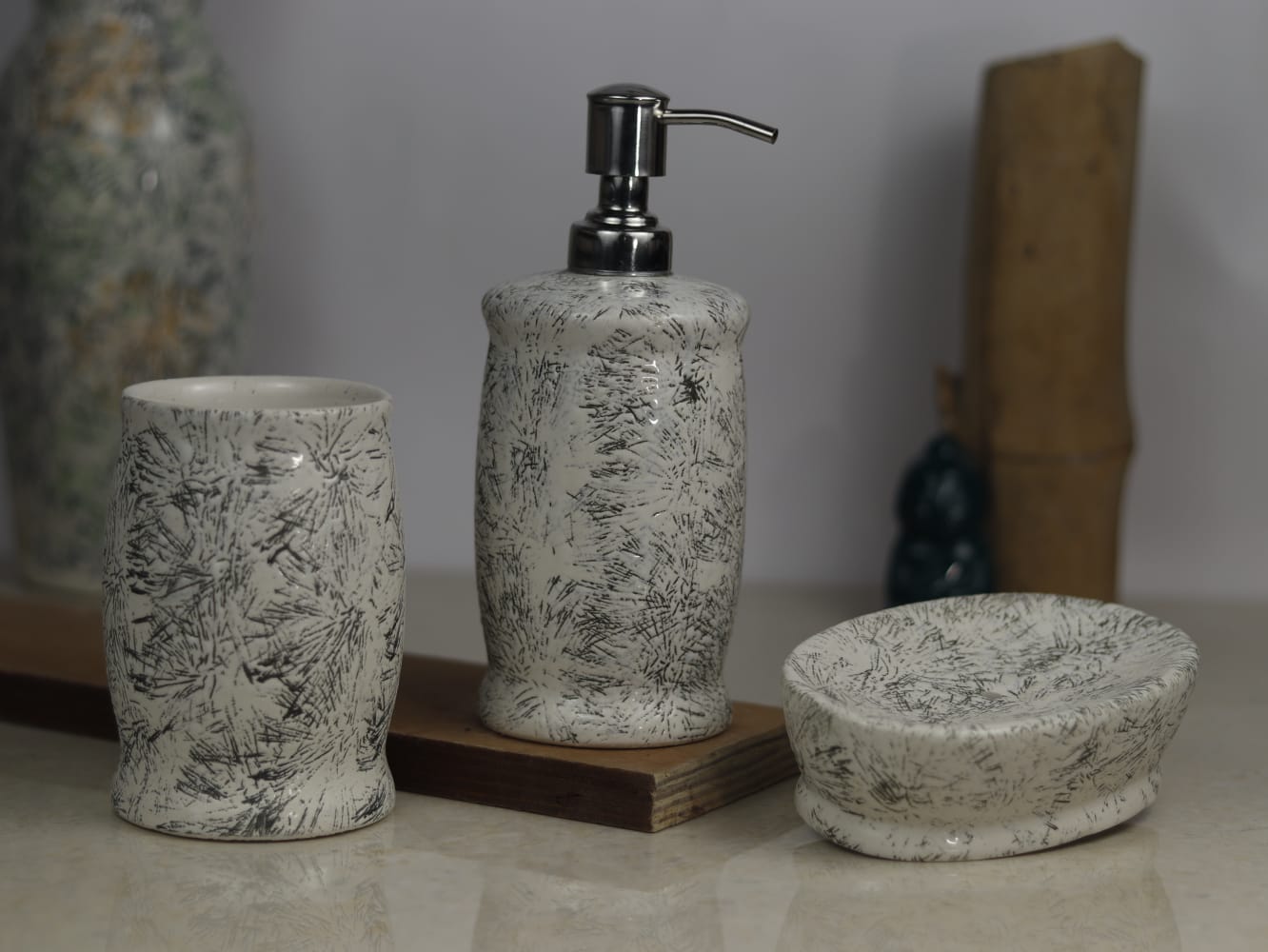 Bathroom Accessories Set of 3 - Image 9