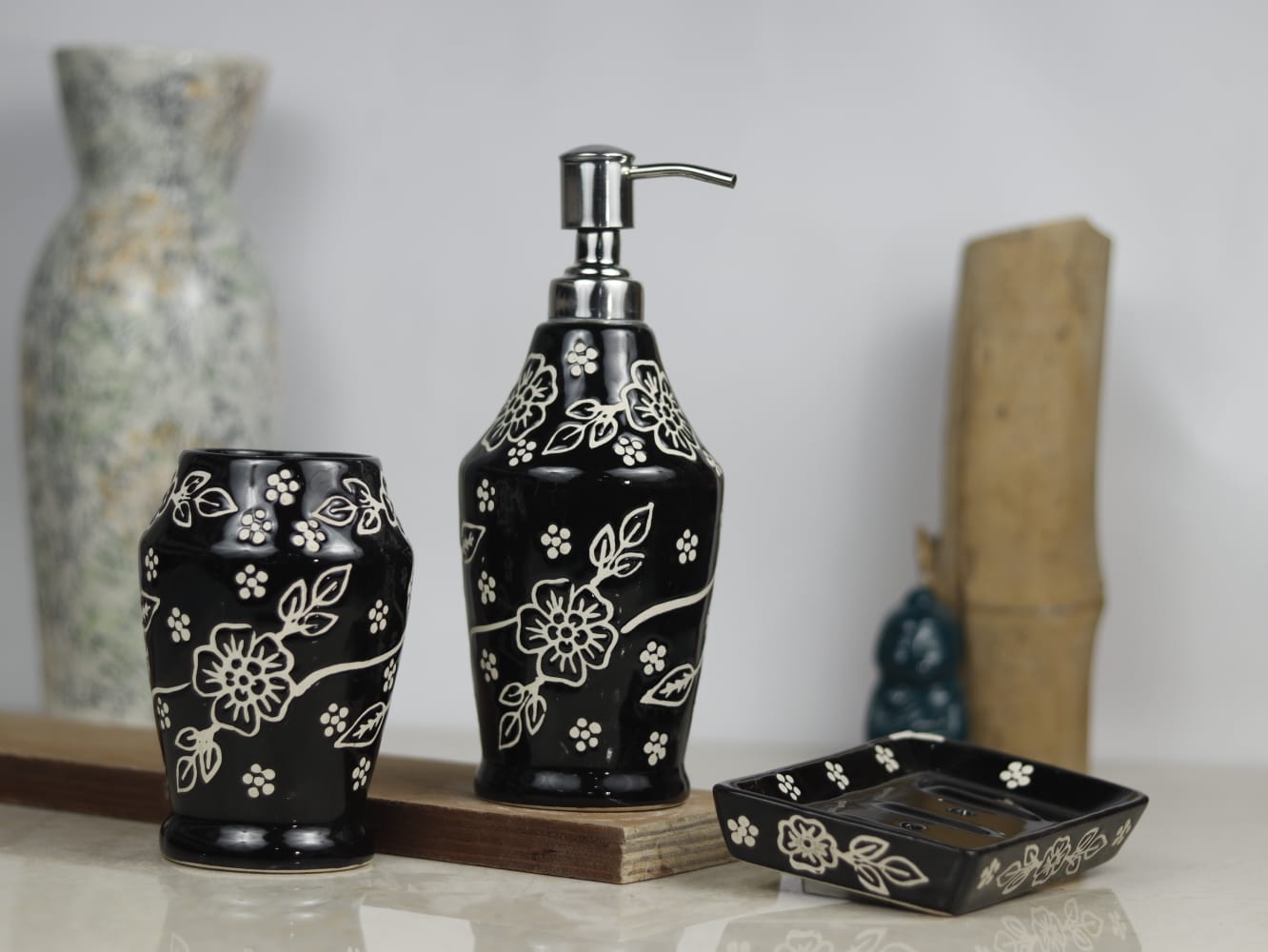 Monochrome Bloom Bath Accessory Set - Image 6