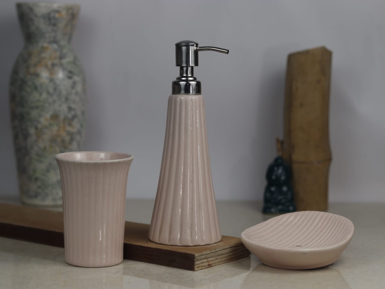 Elegant Look Bathroom Set of 3 - Image 8