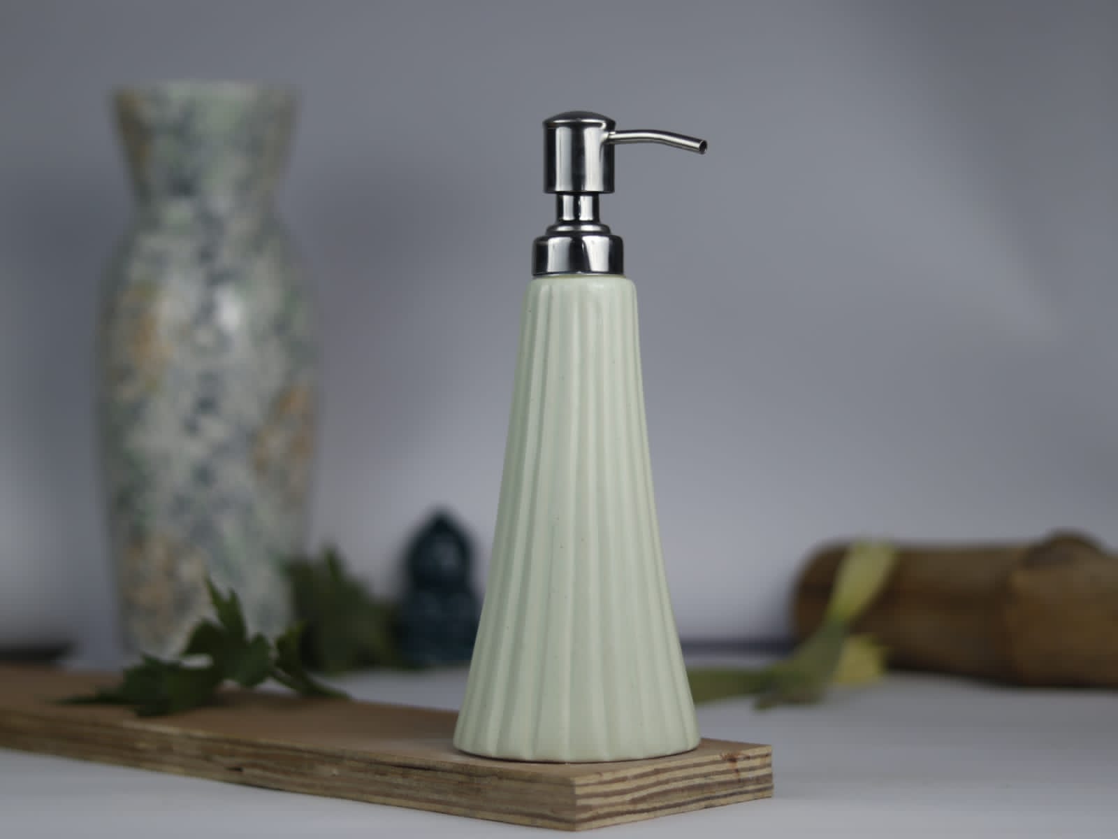 Elegant Look Bathroom Set of 3 - Image 9